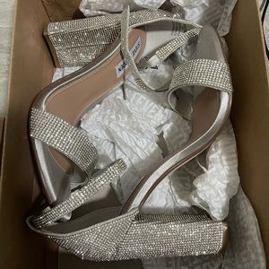 Steve Carrson Crystal never worn 8.5